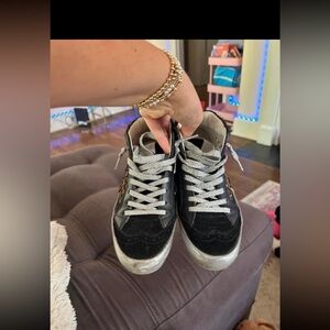 Selling  Mid star golden goose sneakers in good condition.